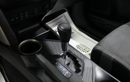 Toyota RAV4, 2015 год, 1 780 000 рублей, 14 фотография