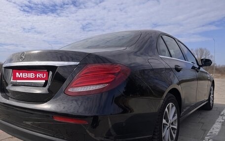 Mercedes-Benz E-Класс, 2019 год, 3 515 000 рублей, 6 фотография