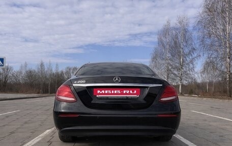 Mercedes-Benz E-Класс, 2019 год, 3 515 000 рублей, 5 фотография