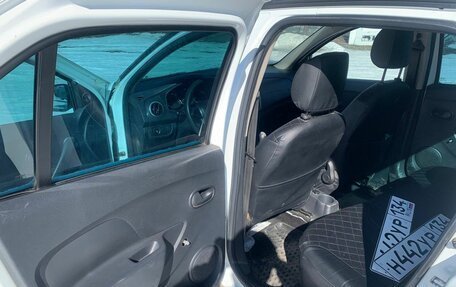 Renault Logan II, 2019 год, 550 000 рублей, 14 фотография