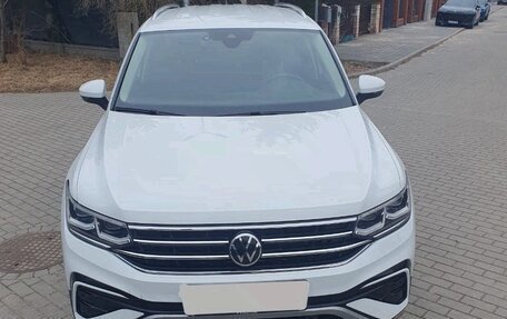 Volkswagen Tiguan II, 2021 год, 2 730 000 рублей, 3 фотография