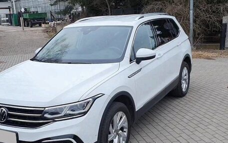 Volkswagen Tiguan II, 2021 год, 2 730 000 рублей, 5 фотография