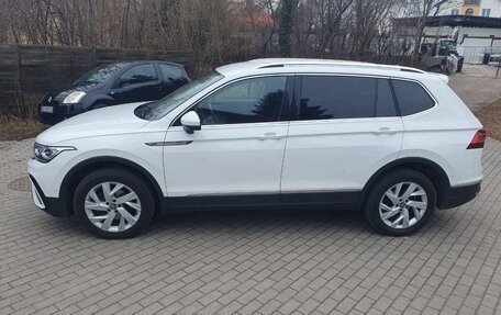 Volkswagen Tiguan II, 2021 год, 2 730 000 рублей, 9 фотография