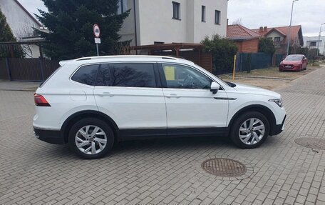Volkswagen Tiguan II, 2021 год, 2 730 000 рублей, 11 фотография