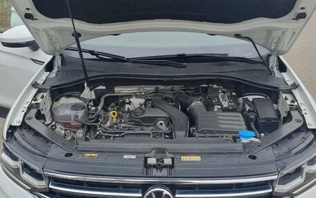 Volkswagen Tiguan II, 2021 год, 2 730 000 рублей, 34 фотография