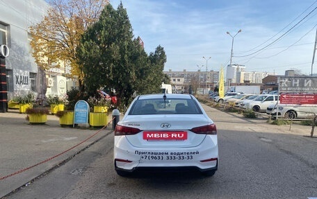 Hyundai Solaris II рестайлинг, 2018 год, 620 000 рублей, 3 фотография