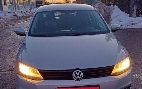 Volkswagen Jetta VI, 2014 год, 1 000 000 рублей, 2 фотография