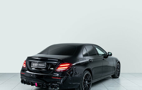 Mercedes-Benz E-Класс, 2019 год, 3 690 000 рублей, 4 фотография