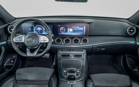 Mercedes-Benz E-Класс, 2019 год, 3 690 000 рублей, 10 фотография