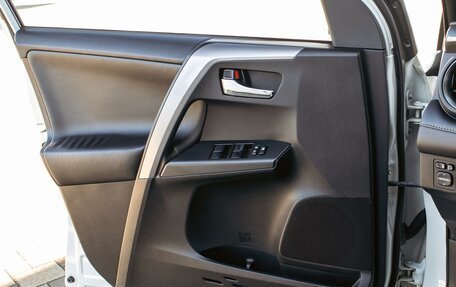 Toyota RAV4, 2016 год, 1 695 000 рублей, 12 фотография