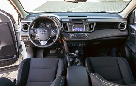 Toyota RAV4, 2016 год, 1 695 000 рублей, 16 фотография