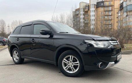 Mitsubishi Outlander III рестайлинг 3, 2014 год, 1 350 000 рублей, 6 фотография