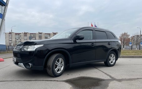 Mitsubishi Outlander III рестайлинг 3, 2014 год, 1 350 000 рублей, 2 фотография