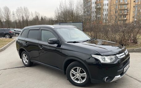Mitsubishi Outlander III рестайлинг 3, 2014 год, 1 350 000 рублей, 5 фотография
