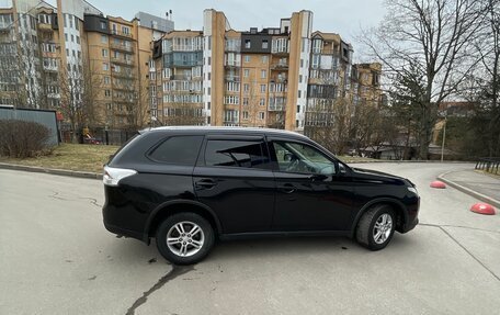 Mitsubishi Outlander III рестайлинг 3, 2014 год, 1 350 000 рублей, 15 фотография