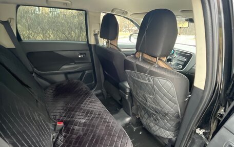 Mitsubishi Outlander III рестайлинг 3, 2014 год, 1 350 000 рублей, 17 фотография