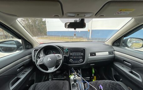 Mitsubishi Outlander III рестайлинг 3, 2014 год, 1 350 000 рублей, 18 фотография