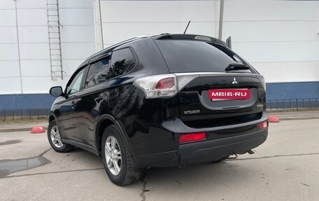 Mitsubishi Outlander III рестайлинг 3, 2014 год, 1 350 000 рублей, 12 фотография