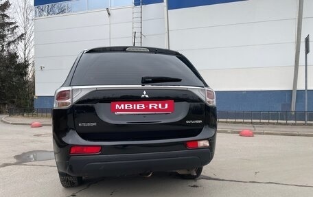Mitsubishi Outlander III рестайлинг 3, 2014 год, 1 350 000 рублей, 10 фотография