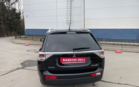 Mitsubishi Outlander III рестайлинг 3, 2014 год, 1 350 000 рублей, 11 фотография