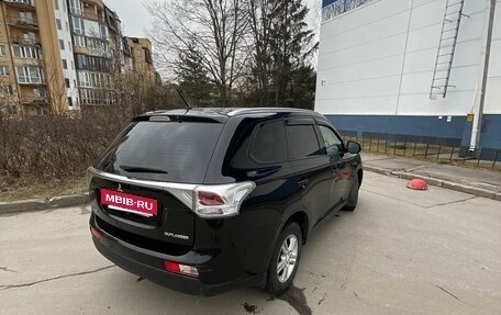 Mitsubishi Outlander III рестайлинг 3, 2014 год, 1 350 000 рублей, 14 фотография