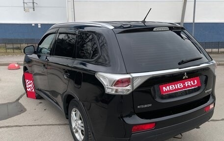 Mitsubishi Outlander III рестайлинг 3, 2014 год, 1 350 000 рублей, 13 фотография