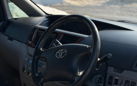 Toyota Noah III, 2003 год, 850 000 рублей, 15 фотография