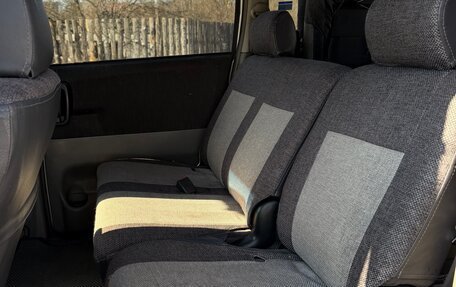 Toyota Noah III, 2003 год, 850 000 рублей, 10 фотография