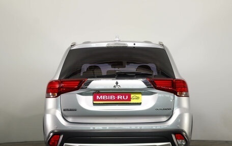 Mitsubishi Outlander III рестайлинг 3, 2017 год, 1 959 000 рублей, 6 фотография