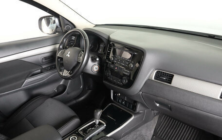 Mitsubishi Outlander III рестайлинг 3, 2017 год, 1 959 000 рублей, 13 фотография