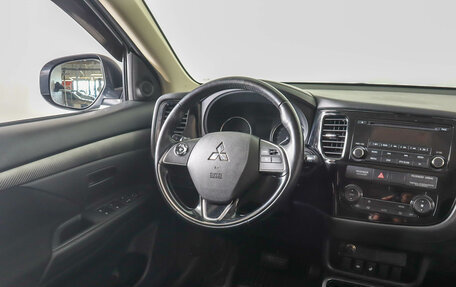 Mitsubishi Outlander III рестайлинг 3, 2017 год, 1 959 000 рублей, 14 фотография