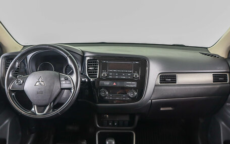 Mitsubishi Outlander III рестайлинг 3, 2017 год, 1 959 000 рублей, 15 фотография