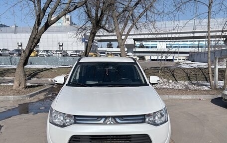 Mitsubishi Outlander III рестайлинг 3, 2014 год, 1 750 000 рублей, 2 фотография