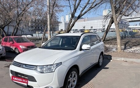 Mitsubishi Outlander III рестайлинг 3, 2014 год, 1 750 000 рублей, 3 фотография