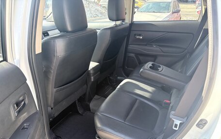 Mitsubishi Outlander III рестайлинг 3, 2014 год, 1 750 000 рублей, 5 фотография