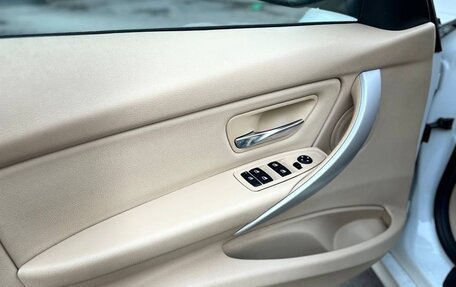 BMW 3 серия, 2015 год, 1 900 000 рублей, 15 фотография