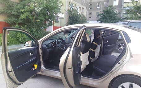 KIA Rio III рестайлинг, 2013 год, 1 000 000 рублей, 12 фотография