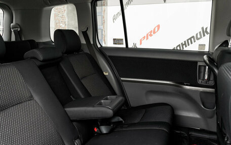 Toyota ISis I, 2010 год, 1 290 000 рублей, 20 фотография