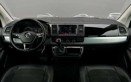 Volkswagen Multivan T6 рестайлинг, 2017 год, 3 698 800 рублей, 6 фотография