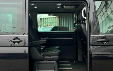 Volkswagen Multivan T6 рестайлинг, 2017 год, 3 698 800 рублей, 8 фотография