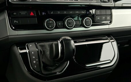 Volkswagen Multivan T6 рестайлинг, 2017 год, 3 698 800 рублей, 21 фотография