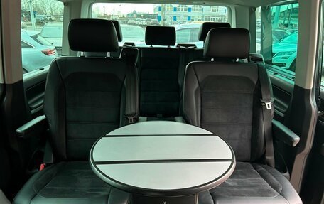 Volkswagen Multivan T6 рестайлинг, 2017 год, 3 698 800 рублей, 15 фотография