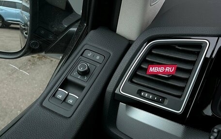 Volkswagen Multivan T6 рестайлинг, 2017 год, 3 698 800 рублей, 24 фотография