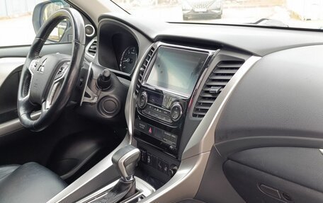 Mitsubishi Pajero Sport III рестайлинг, 2018 год, 2 550 000 рублей, 10 фотография