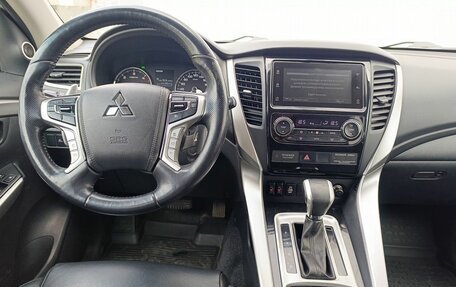 Mitsubishi Pajero Sport III рестайлинг, 2018 год, 2 550 000 рублей, 12 фотография