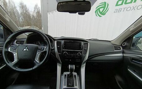 Mitsubishi Pajero Sport III рестайлинг, 2018 год, 2 550 000 рублей, 14 фотография