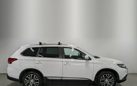 Mitsubishi Outlander III рестайлинг 3, 2018 год, 1 790 000 рублей, 4 фотография