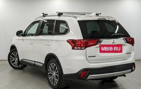 Mitsubishi Outlander III рестайлинг 3, 2018 год, 1 790 000 рублей, 7 фотография
