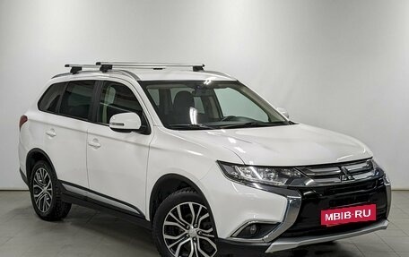 Mitsubishi Outlander III рестайлинг 3, 2018 год, 1 790 000 рублей, 3 фотография