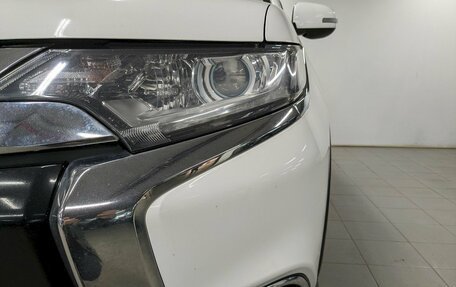 Mitsubishi Outlander III рестайлинг 3, 2018 год, 1 790 000 рублей, 16 фотография